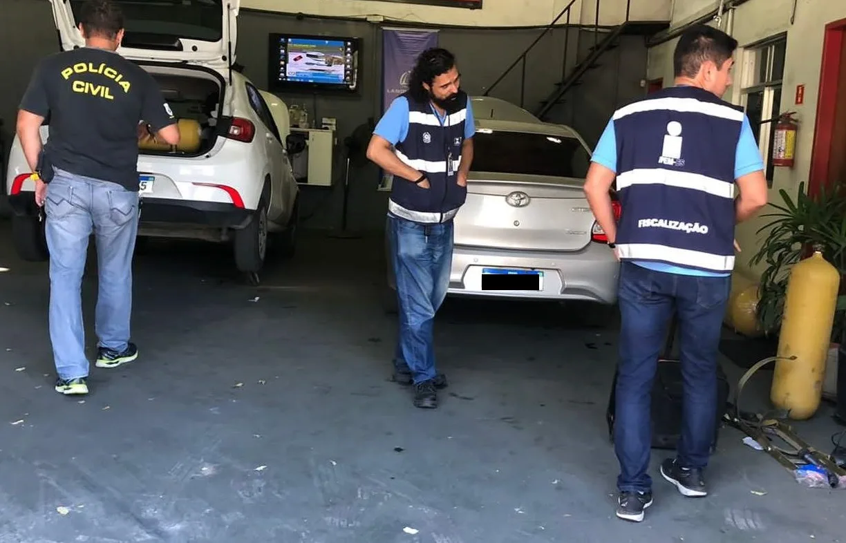 VÍDEO | Oficinas são interditadas por instalarem kit gás clandestino em veículos na Grande Vitória