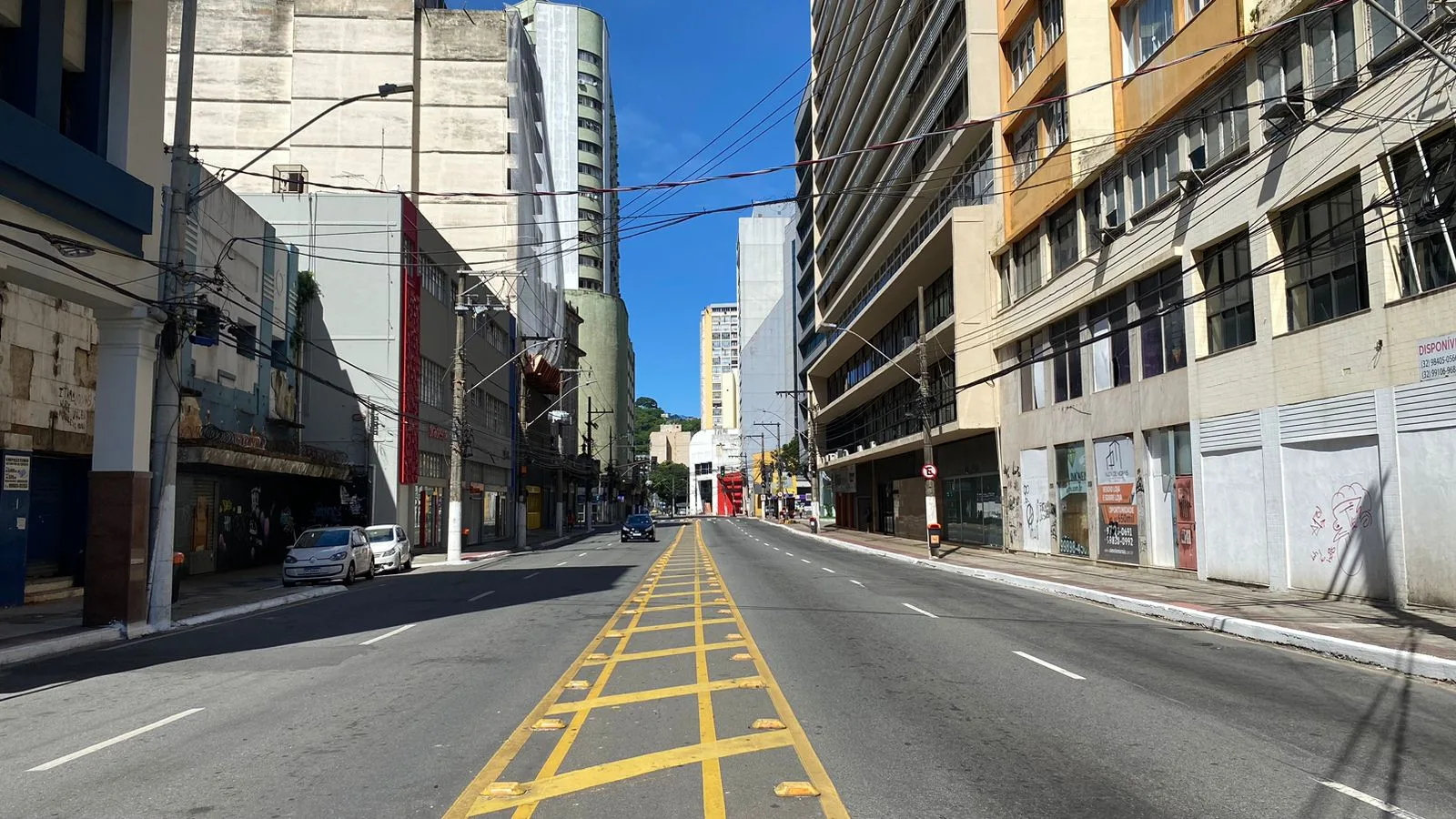 Trânsito começa a ser liberado para veículos no Centro de Vitória