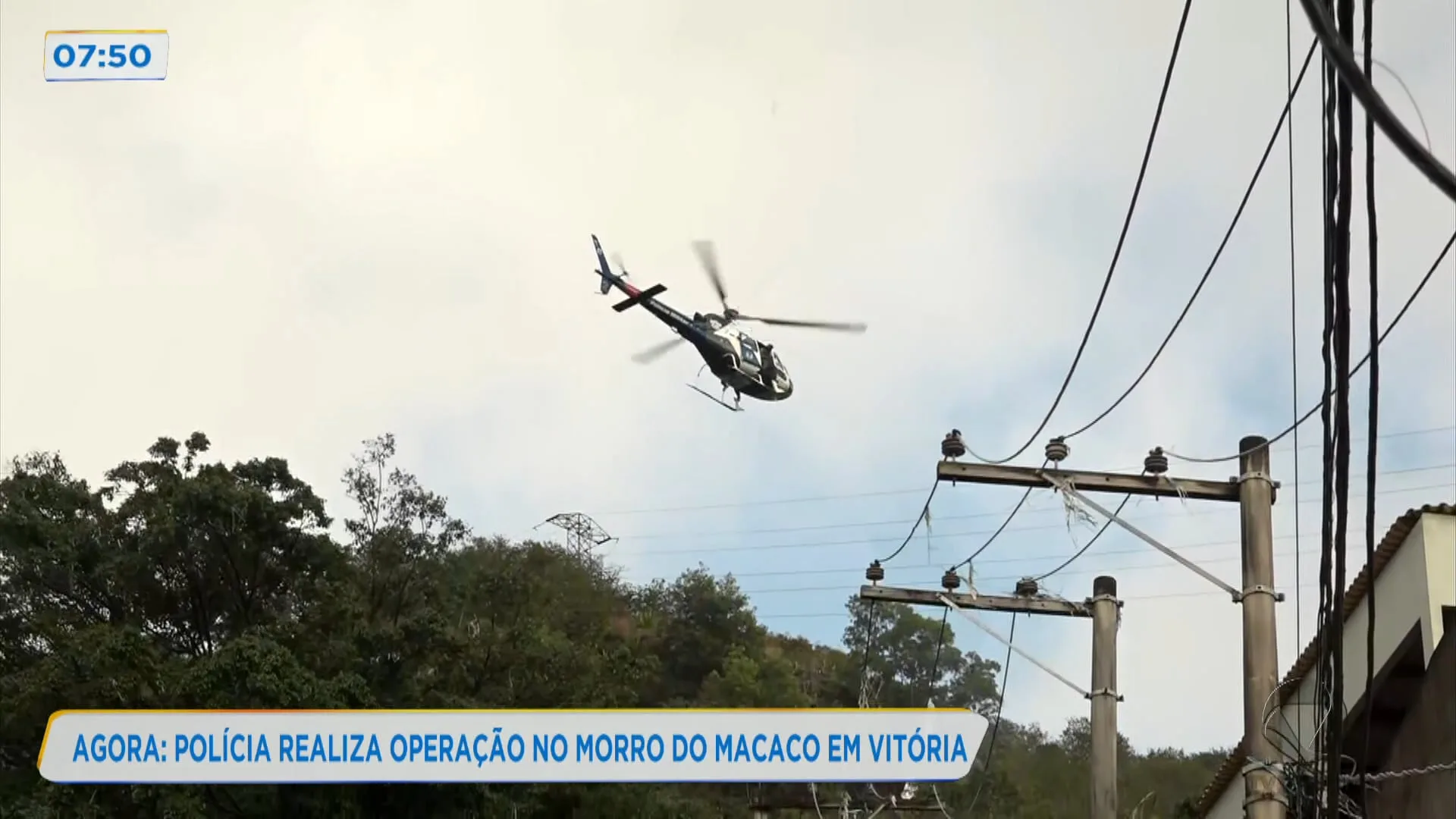 Polícia realiza operação no Morro do Macaco em Vitória