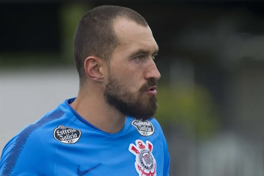 Corinthians confirma empréstimo do goleiro Walter ao Cuiabá