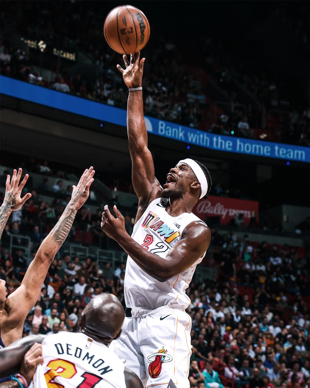 Heat se recupera na prorrogação e vence Hornets com show de Jimmy Butler