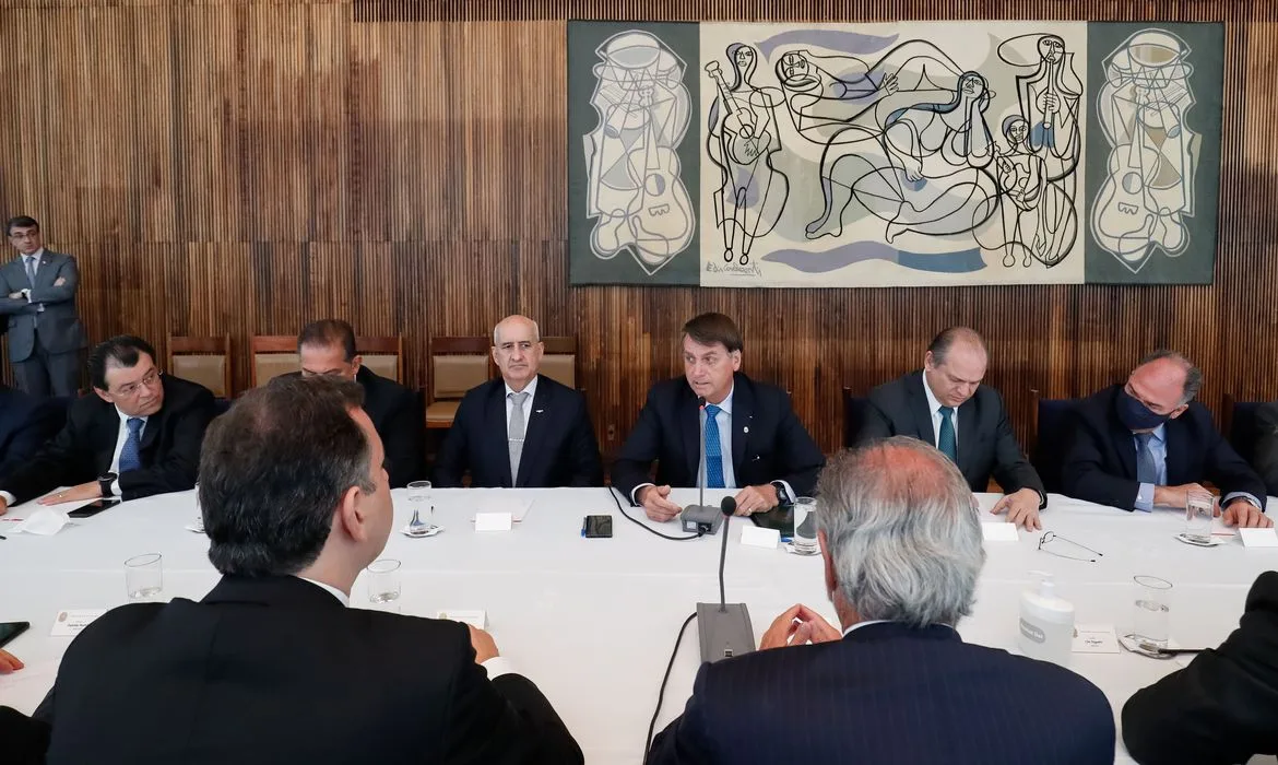 (Brasília – DF, 28/09/2020) Reunião com Braga Netto, Ministro-Chefe da Casa Civil da Presidência da República; Paulo Guedes, Ministro de Estado da Economia; Fábio Faria, Ministro de Estado das Comunicações; Jorge Antonio de Oliveira, Ministro-Chefe da Secretaria-Geral da Presidência da República; Luiz Eduardo Ramos, Ministro-Chefe da Secretaria de Governo da Presidência da República; e Augusto […]