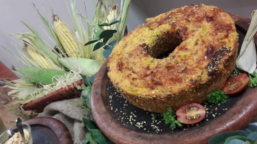 Bolo de milho verde com linguiça