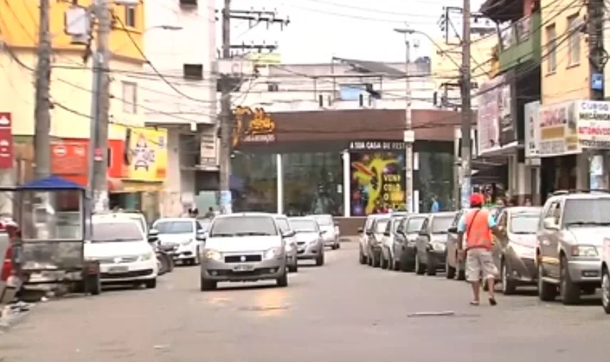 Criminosos fazem quatro reféns durante roubo em Cariacica; casal de idosos foi trancado no banheiro