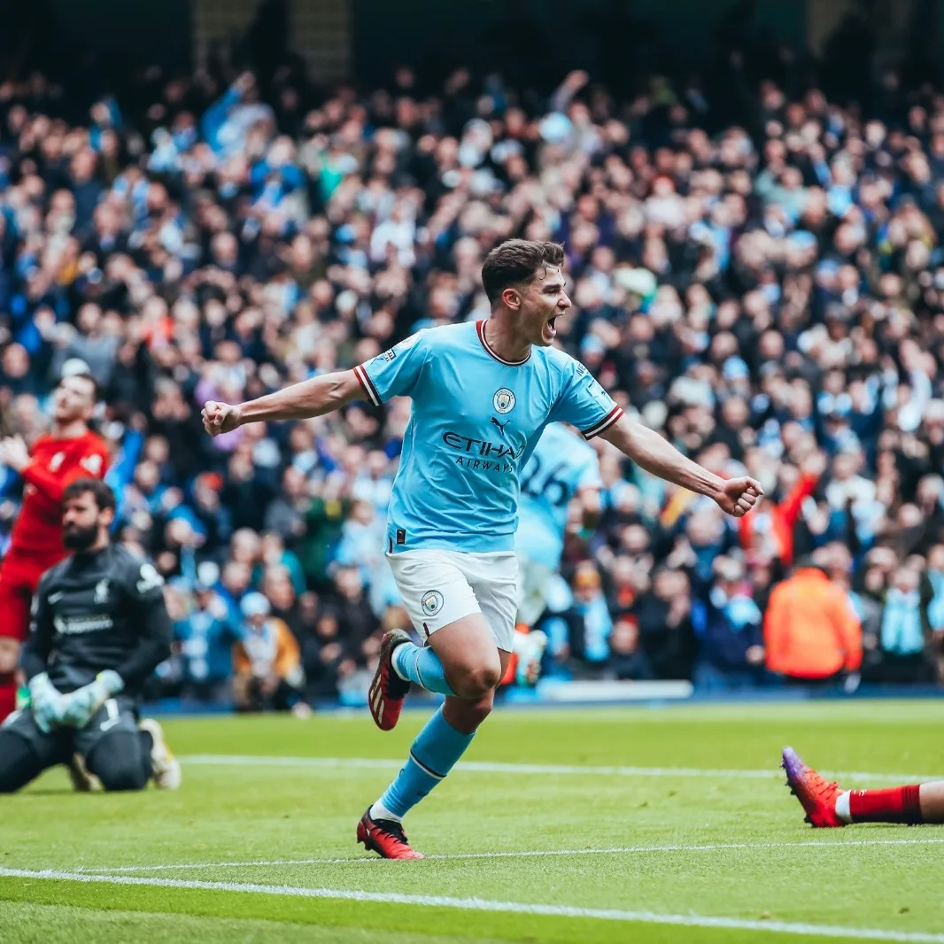 Sem Haaland, City leva susto, mas goleia Liverpool de virada no Campeonato Inglês