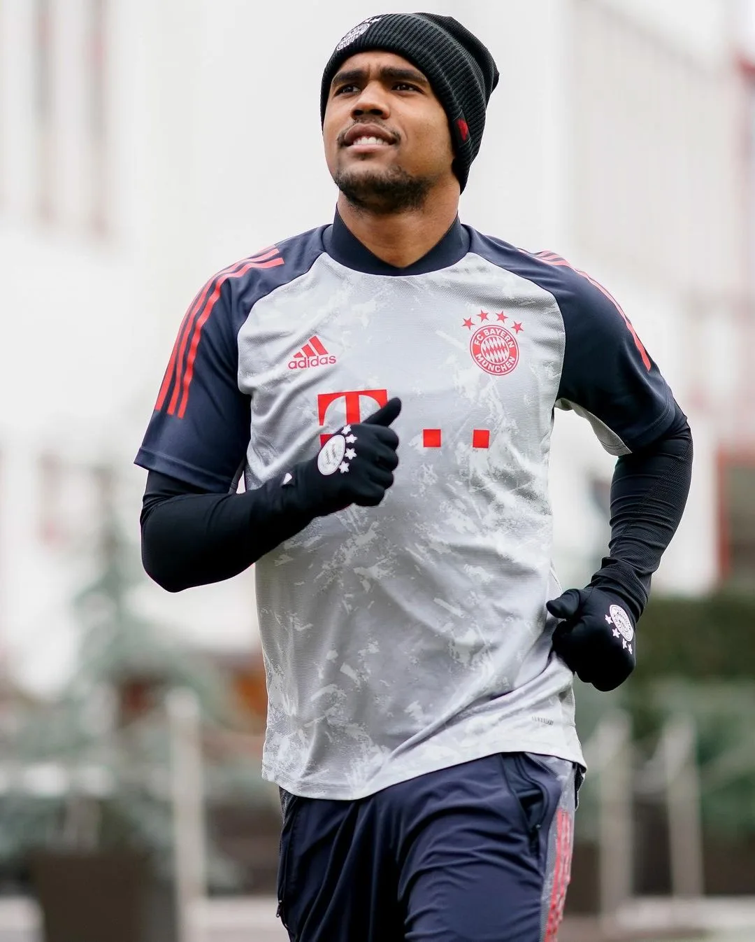 Douglas Costa marca, Bayern bate Stuttgart de virada e amplia vantagem na ponta