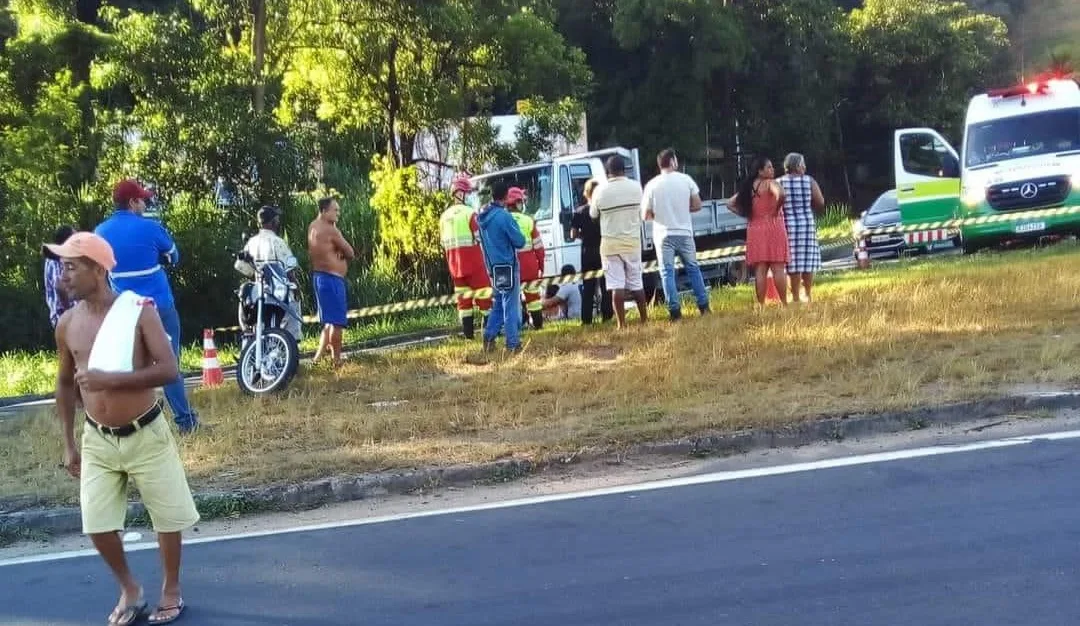 Motociclista morre após bater em carreta em João Neiva