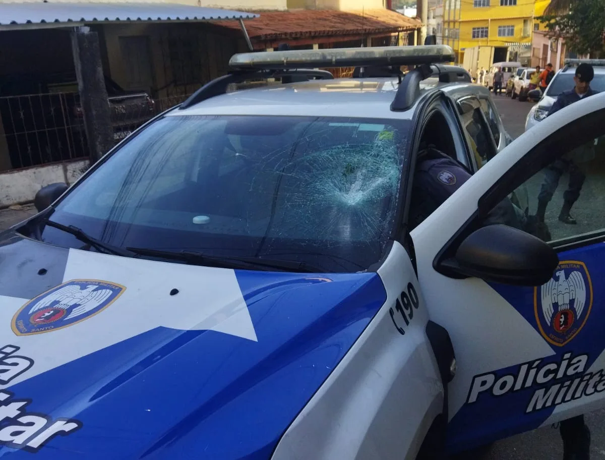 Clima de tensão: mortes e viaturas apedrejadas após confronto no Bairro da Penha