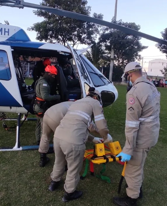 VÍDEO | Homem tem hipotermia no Mestre Álvaro e é resgatado por helicóptero