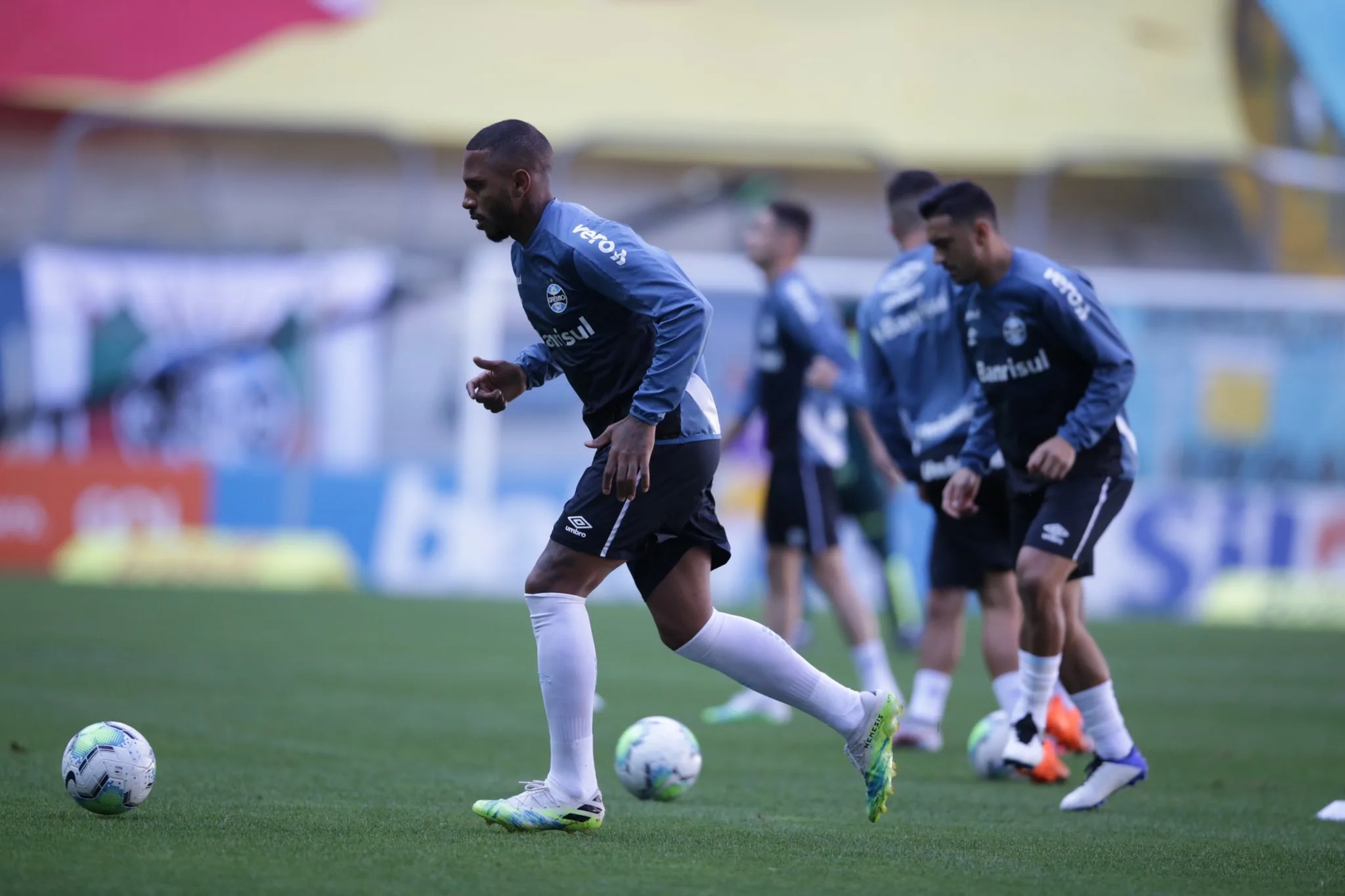 Grêmio recebe Universidad Católica e tenta não repetir erros de derrota no Chile