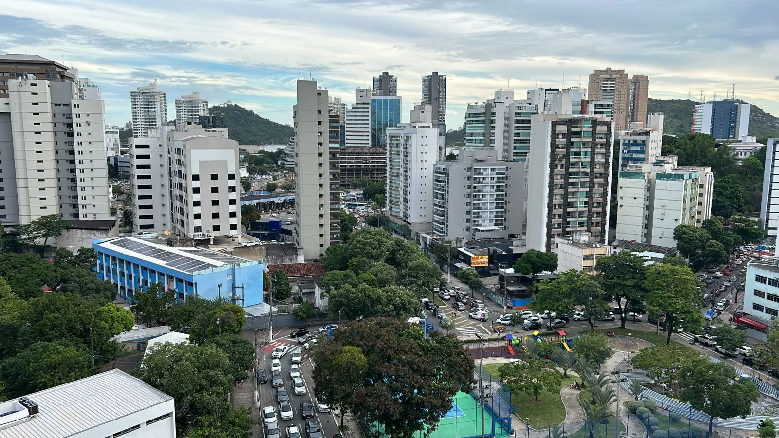 Nó no trânsito: dois acidentes congestionam Terceira Ponte e acessos