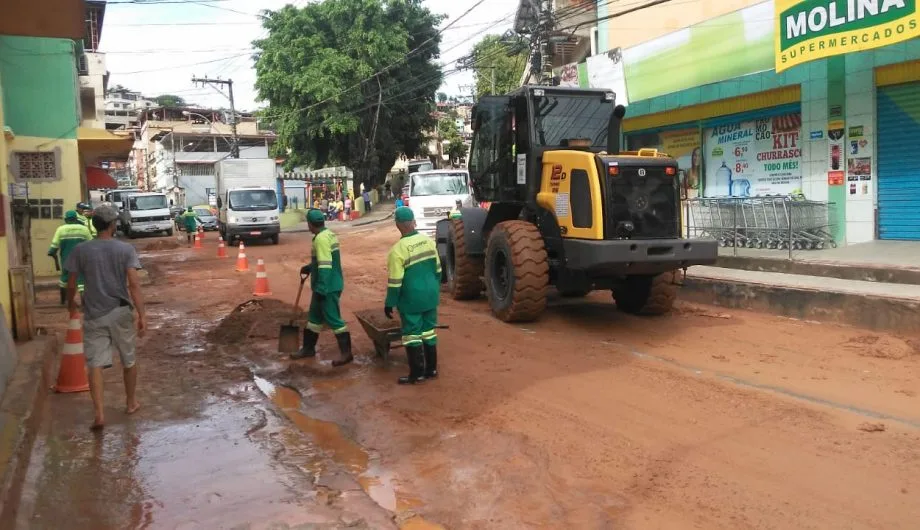 Áreas mais afetadas pela chuva em Cachoeiro recebem limpeza