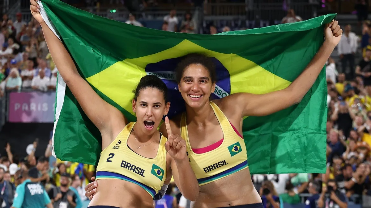 2024.08.09 – Jogos Olímpicos Paris 2024 – Vôlei de praia feminino – A dupla brasileira Duda e Ana Patricia e vencem as canadenses Melissa e Brandie e conquistam a medalha de ouro. Foto: Luiza Moraes/COB.