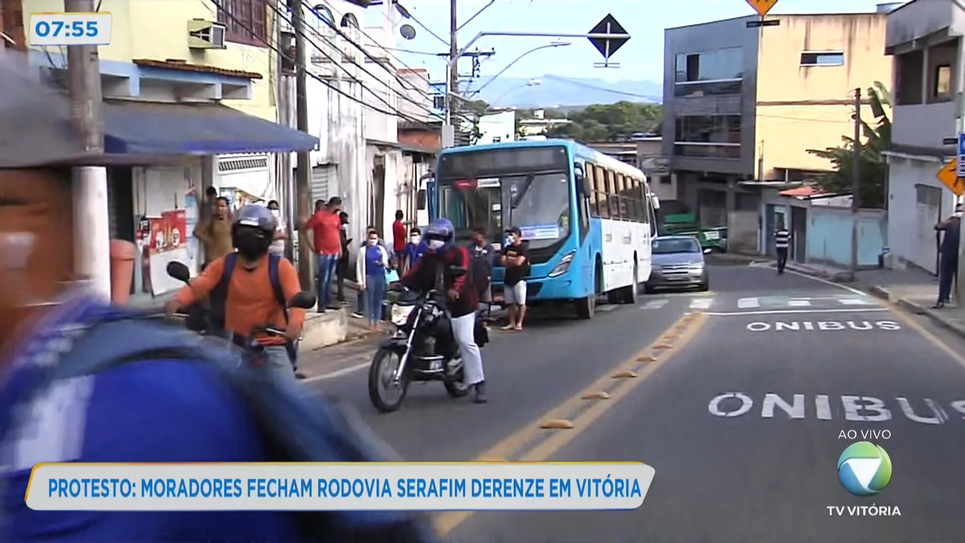 Protesto: moradores fecham rodovia Serafim Derenze em Vitória