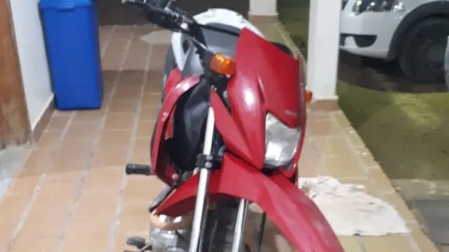 Moto roubada é encontrada em oficina e recuperada em Pancas