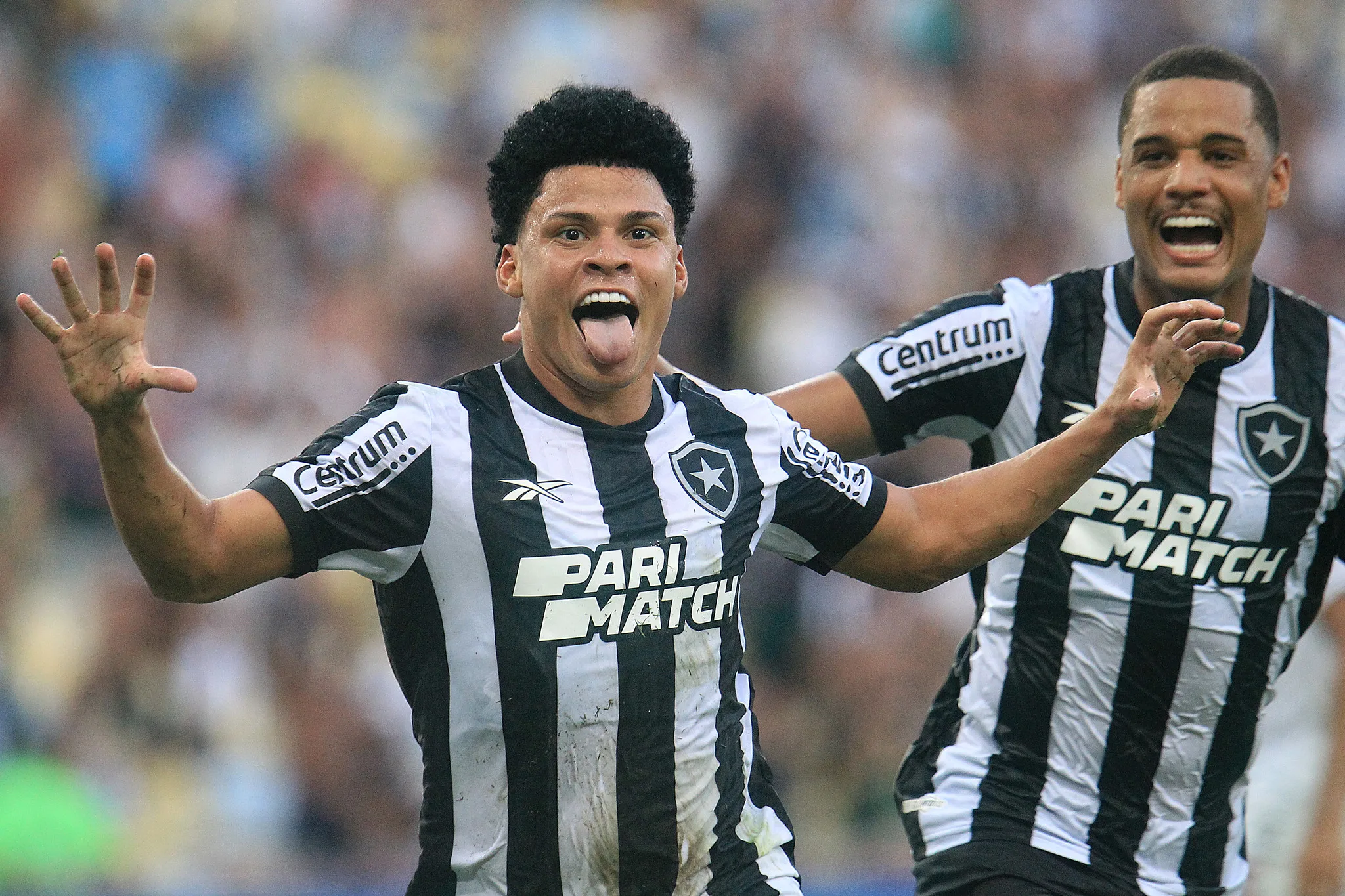 Botafogo vence o Flu e pressiona o Vasco por vaga na semifinal do Carioca