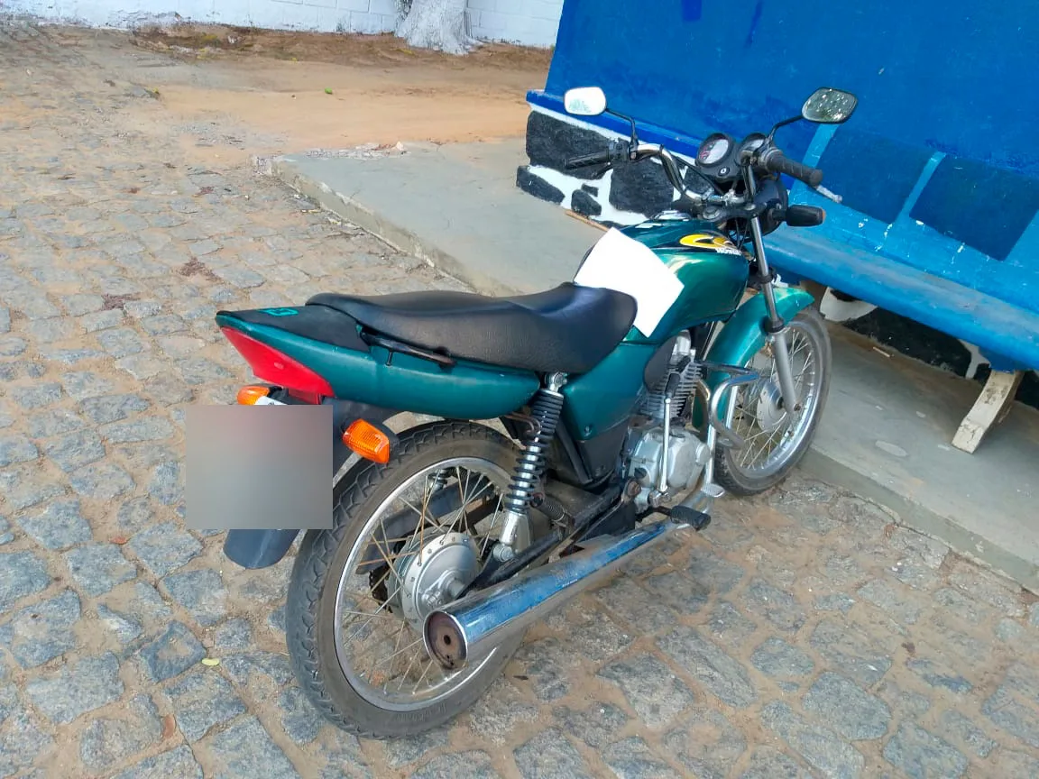 Homem é preso e adolescente acaba apreendido após furto de motocicleta em Baixo Guandu