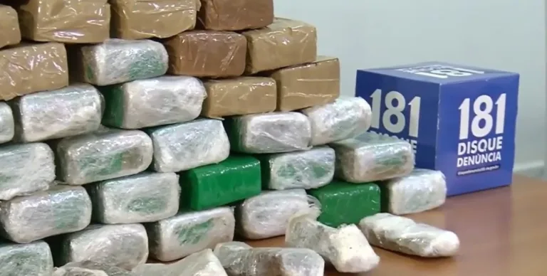 VÍDEO | Motoboy é preso com 54 quilos de maconha em Vila Velha