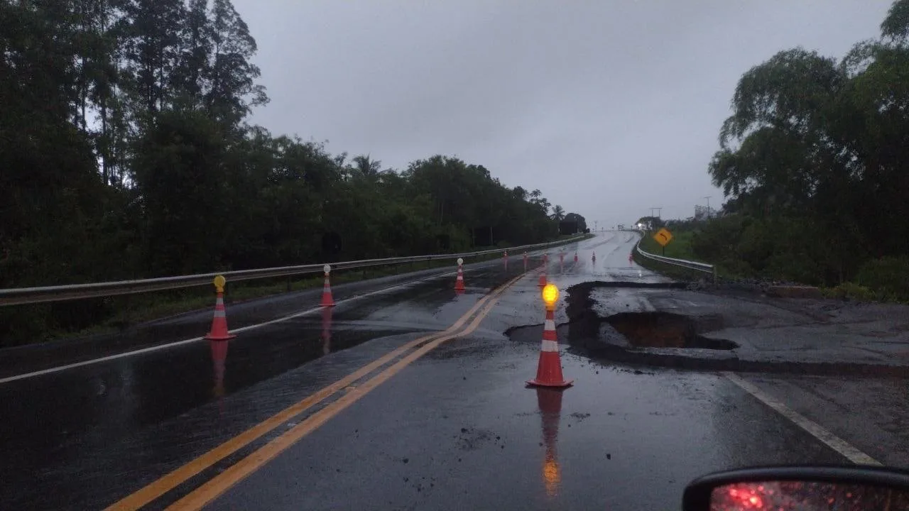 BR-101: mais um trecho é interditado por conta de erosão em Aracruz