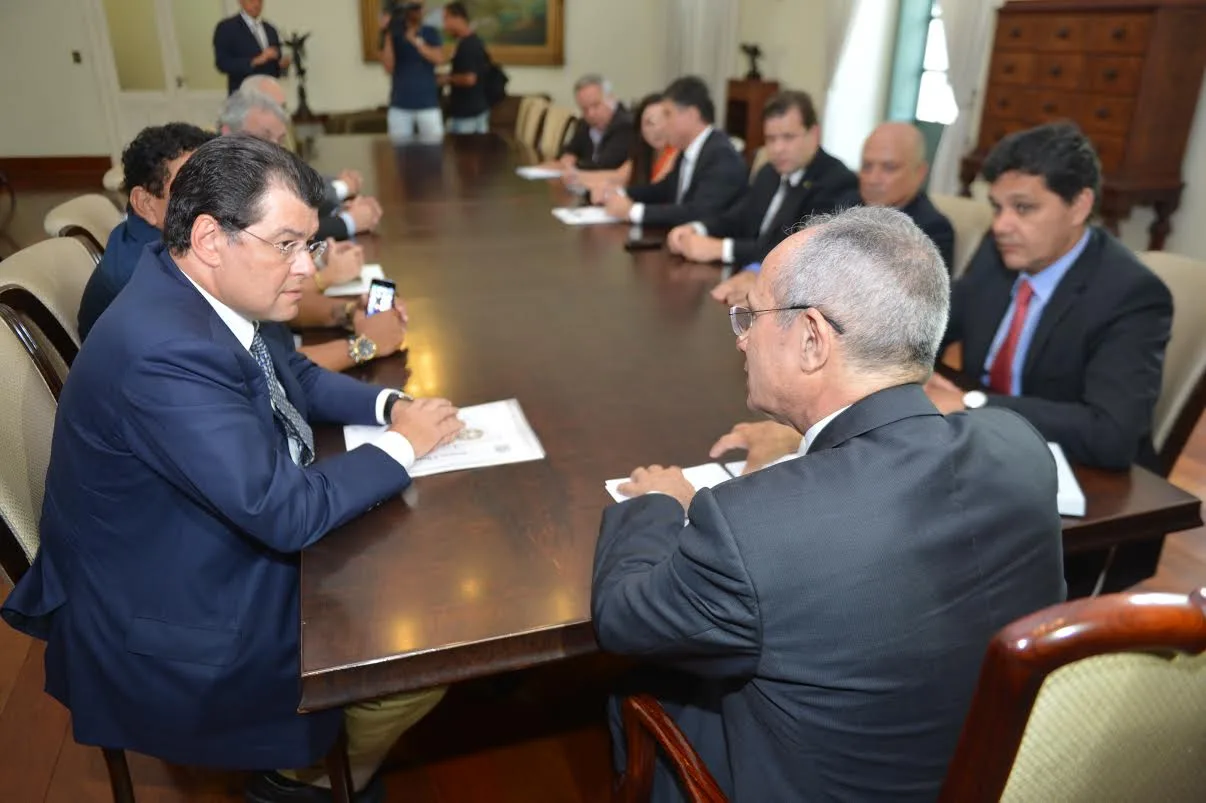 Em Vitória, ministro diz que conta de energia vai ficar mais cara com falta de chuva