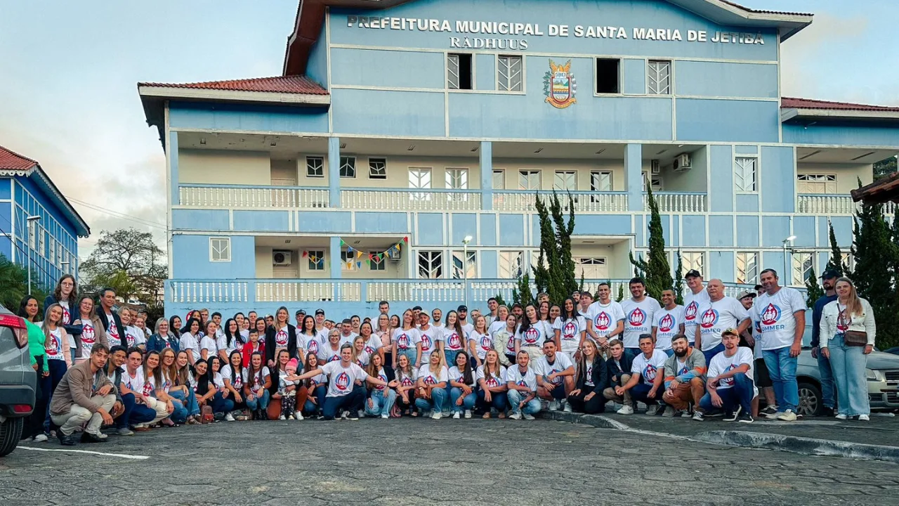 Empresário comemora aniversário levando 150 amigos para doar sangue