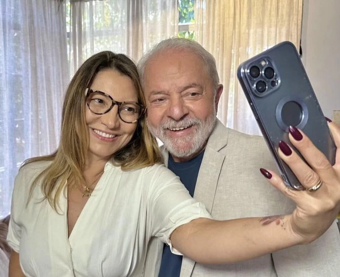 Janja publica vídeo com Lula andando após cirurgias: 'Caminhadinha matinal'