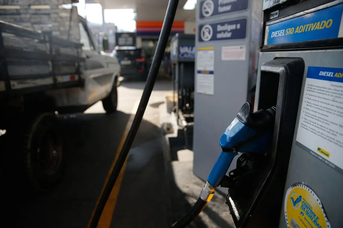 Greve de caminhoneiros causa desabastecimento de combustível em postos de gasolina da cidade de Teresópolis, na região serrana do Rio de Janeiro.