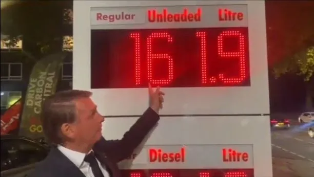 "Uma das mais baratas do mundo", diz Bolsonaro sobre gasolina do Brasil, em Londres