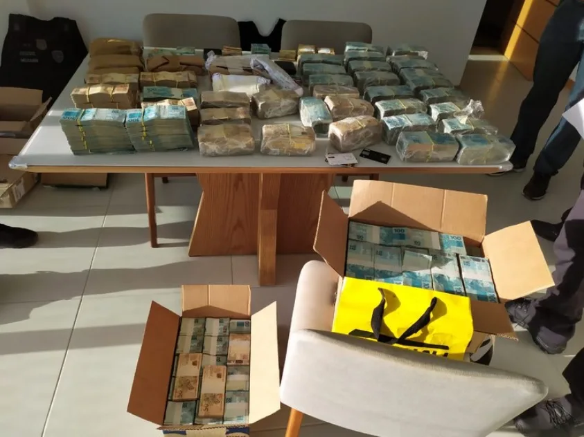 Polícia Federal apreende mais de R$ 5 milhões em casa de hacker em Cachoeiro