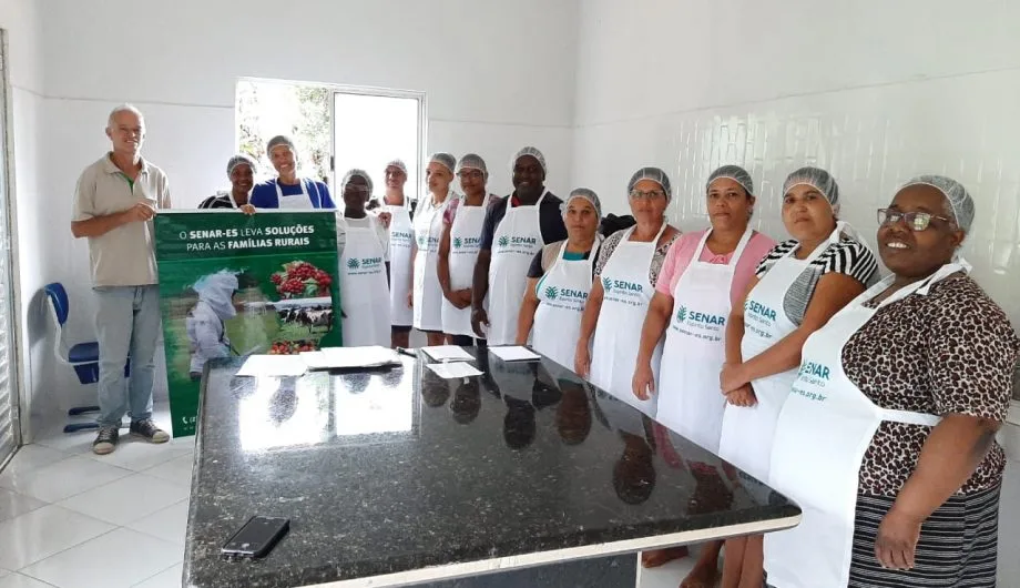 Moradores do interior de Cachoeiro são capacitados para produção de pães e biscoitos