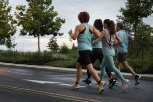 Vai participar de alguma corrida de rua em 2024? Veja quais cuidados você precisa ter para competir de maneira saudável