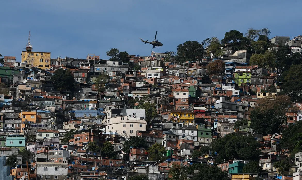 Rio de Janeiro – OperaÃ§Ã£o de seguranÃ§a contra confrontos entre traficantes na favela da Rocinha. (Foto: Fernando FrazÃ£o/AgÃªnci Brasil) rocinha defesa segurança violência