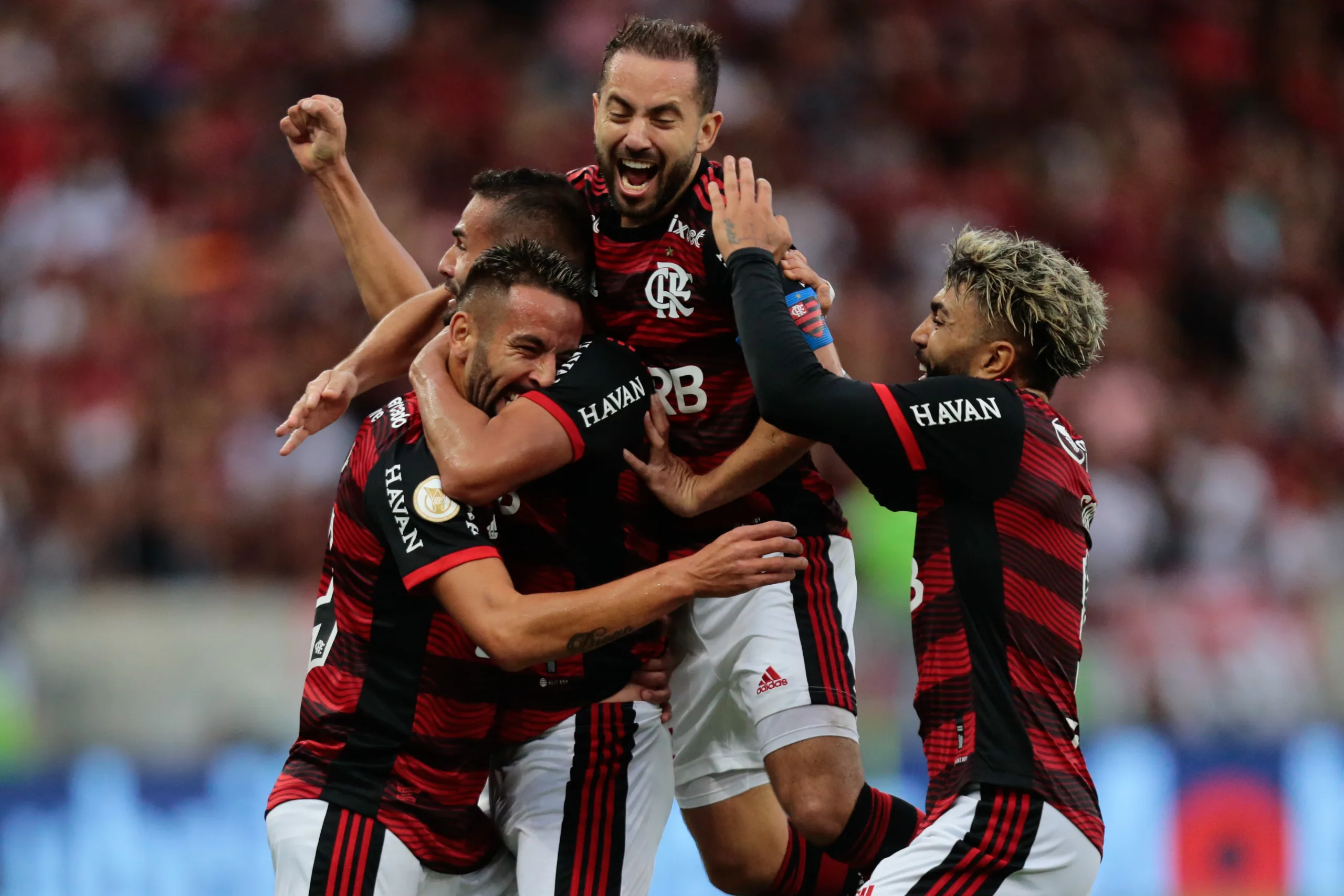 Flamengo aposta no ataque diante da Católica para ficar perto da vaga às oitavas