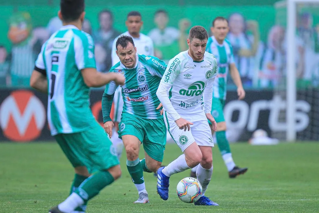 Com gol contra, Chapecoense arranca empate no fim contra o Juventude