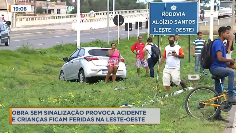 Obra sem sinalização provoca acidente de carro e crianças ficam feridas