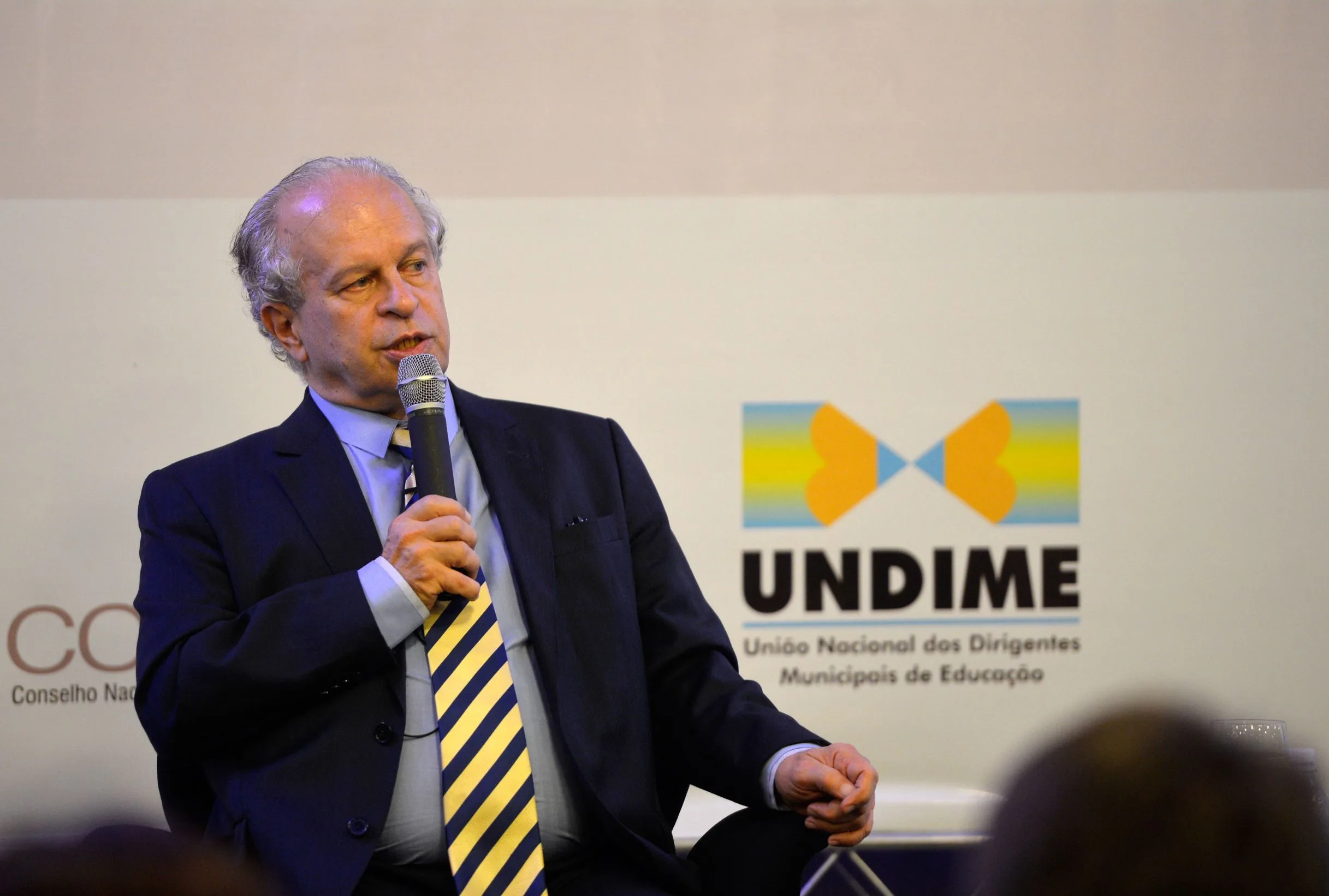 O ministro da Educação, Renato Janine, participa do debate Ministério da Educação: A construção da Base Nacional Comum no Brasil (Wilson Dias/Agência Brasil)