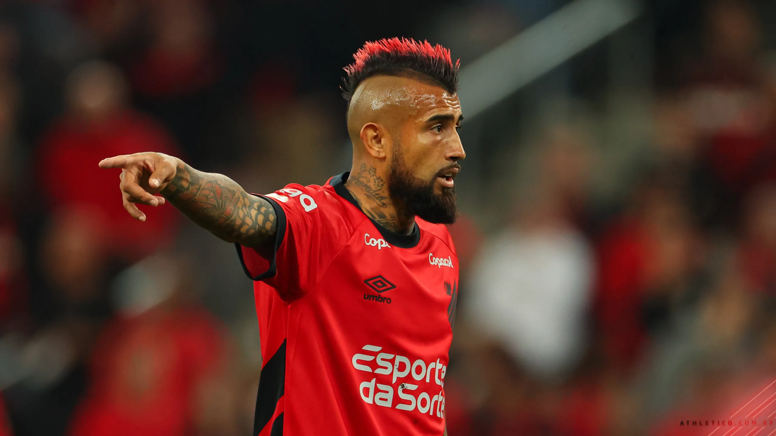 Vidal detona Sampaoli após saída do Flamengo: 'Um perdedor que não sabe apreciar os jogadores'