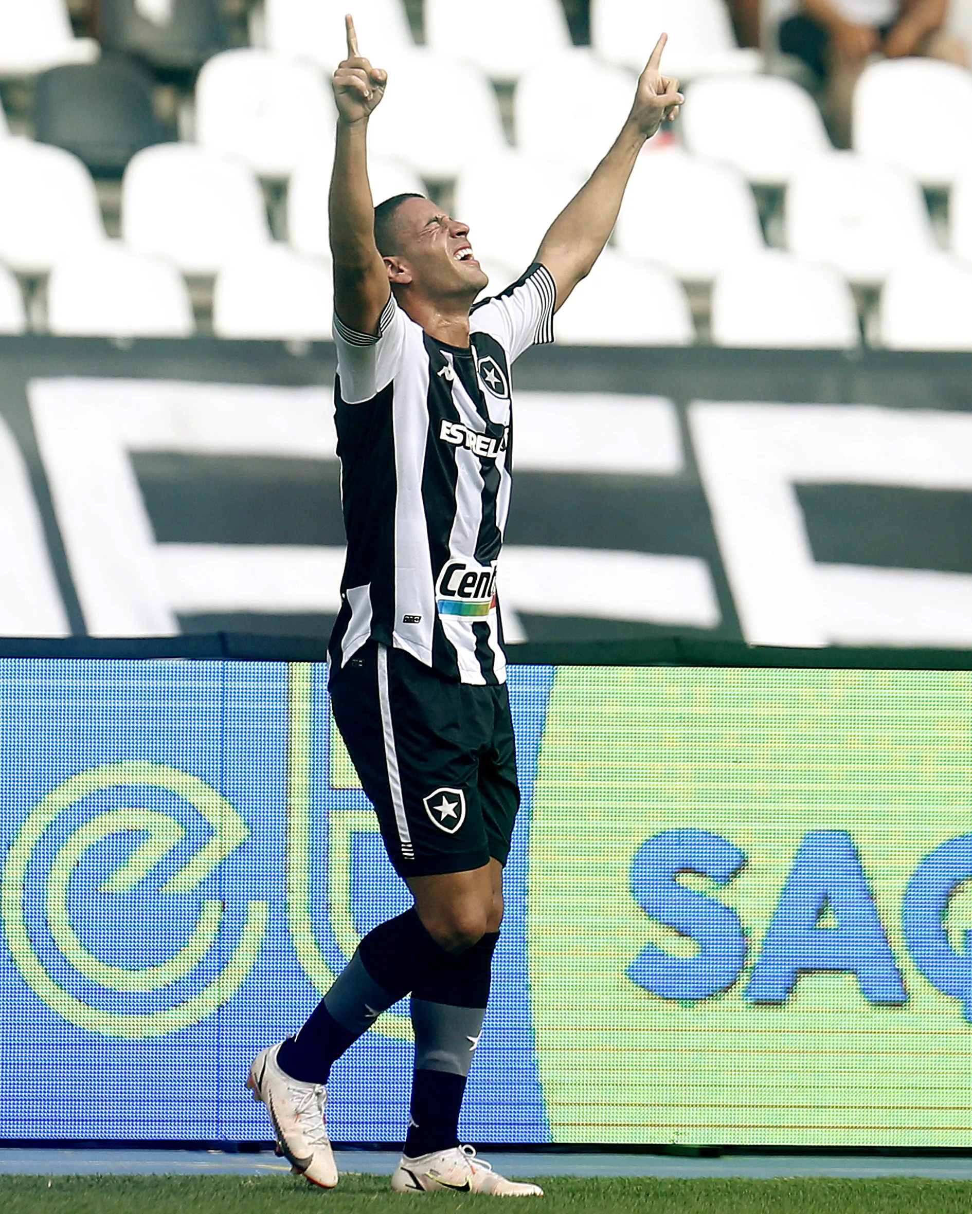 Botafogo vence o Bangu e conquista a primeira vitória no Campeonato Carioca