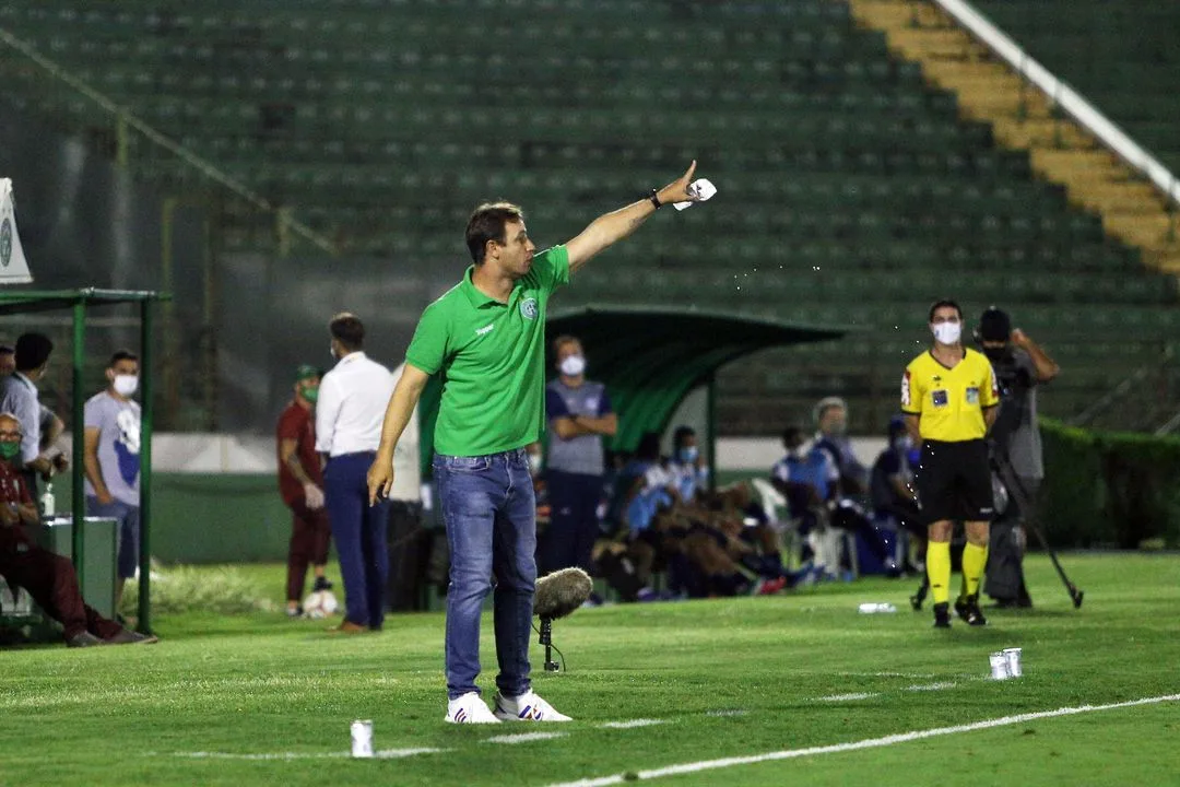 Felipe Conceição muda time do Guarani para duelo contra o Sampaio Corrêa