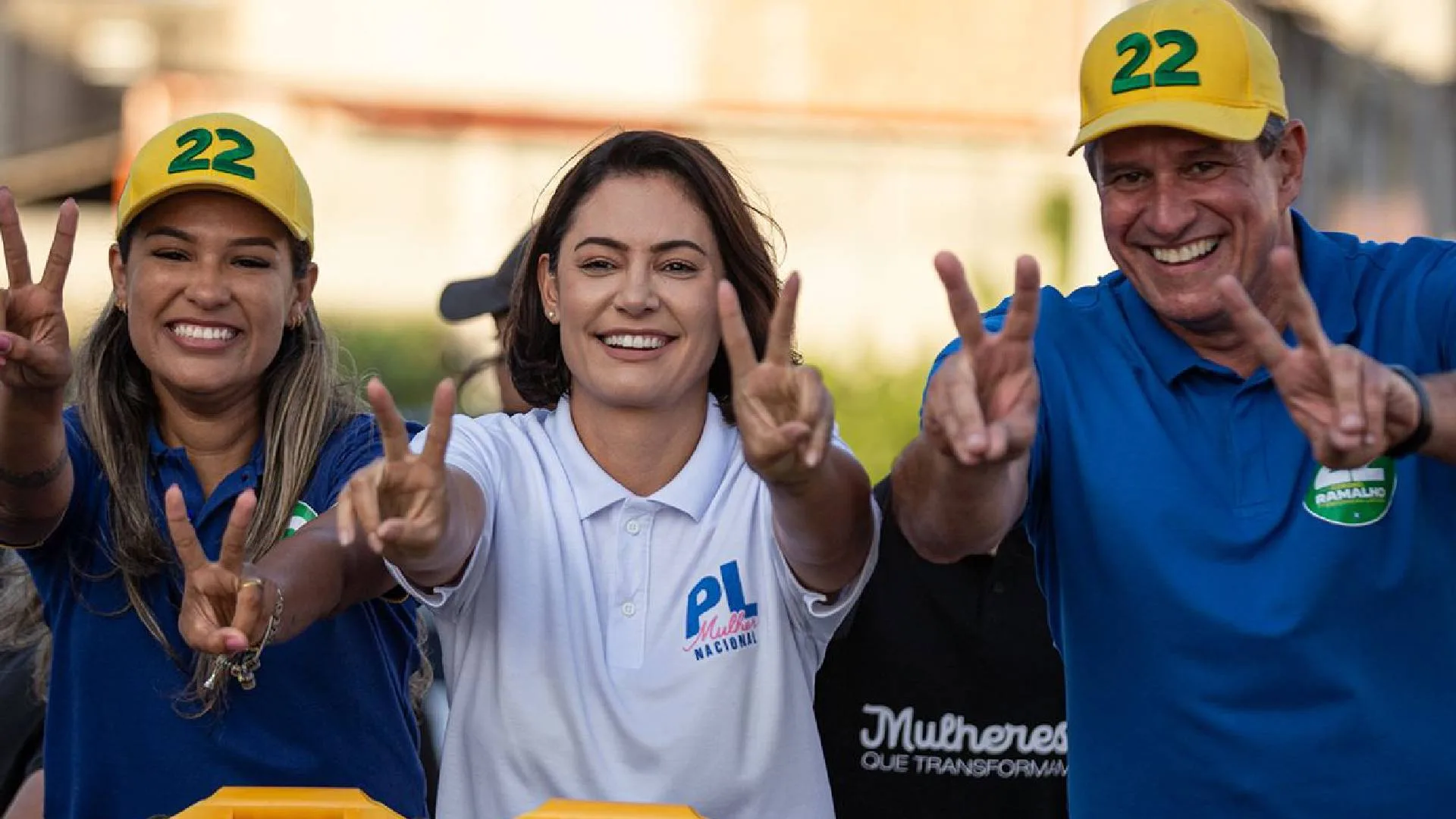 Michelle Bolsonaro participa de carreata em Vila Velha em apoio a candidatos do PL