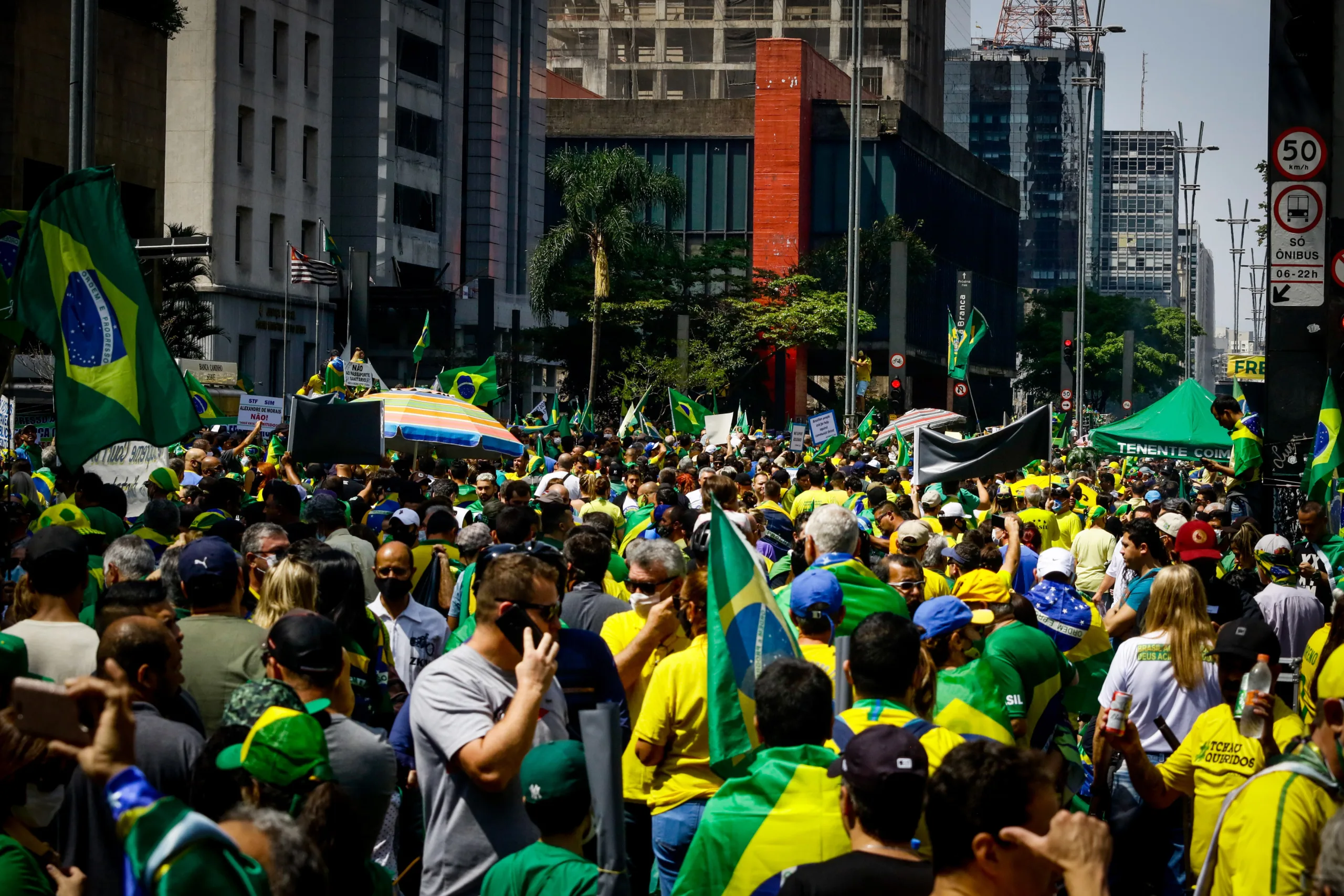 SP – MANIFESTAÇÃO SP/DIA INDEPENDÊNCIA – POLÍTICA – Acontece nesta terça-feira (7), dia da Independência do Brasil, uma manifestação em apoio ao governo do Presidente Jair Bolsonaro. Bolsonaristas de todo o país comparecem na Avenida Paulista para o ato. 07/09/2021 – Foto: ELIANE NEVES/FOTOARENA/FOTOARENA/ESTADÃO CONTEÚDO