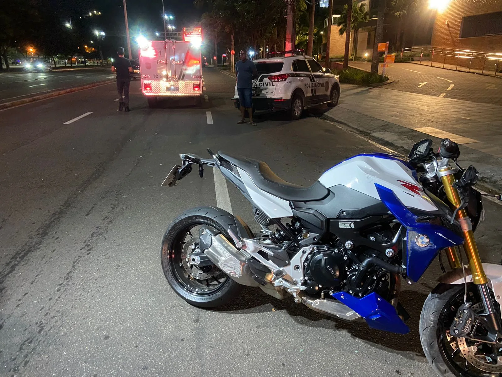 Turista do Paraná morre atropelada por moto em Vitória