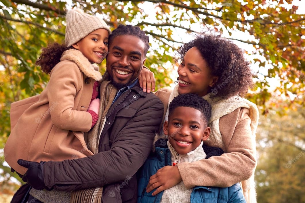 MULTIPARENTALIDADE E AUSÊNCIA DE DISTINÇÃO ENTRE OS VÍNCULOS SOCIOAFETIVO E BIOLÓGICO