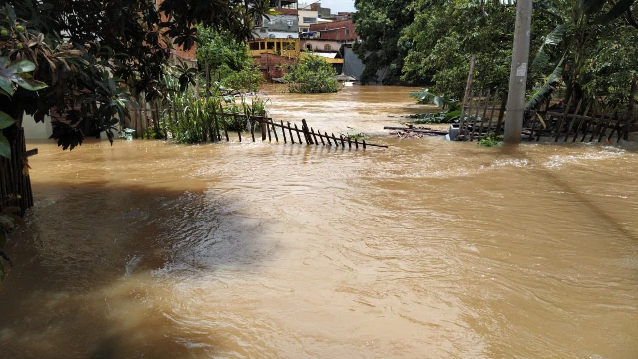 Balanço da Defesa Civil: quase 700 pessoas estão fora de casa no ES após fortes chuvas