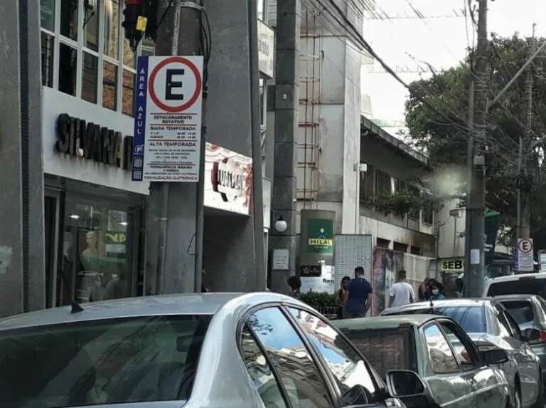 Cobrança de estacionamento rotativo continua suspensa em Vitória, Vila Velha e Serra