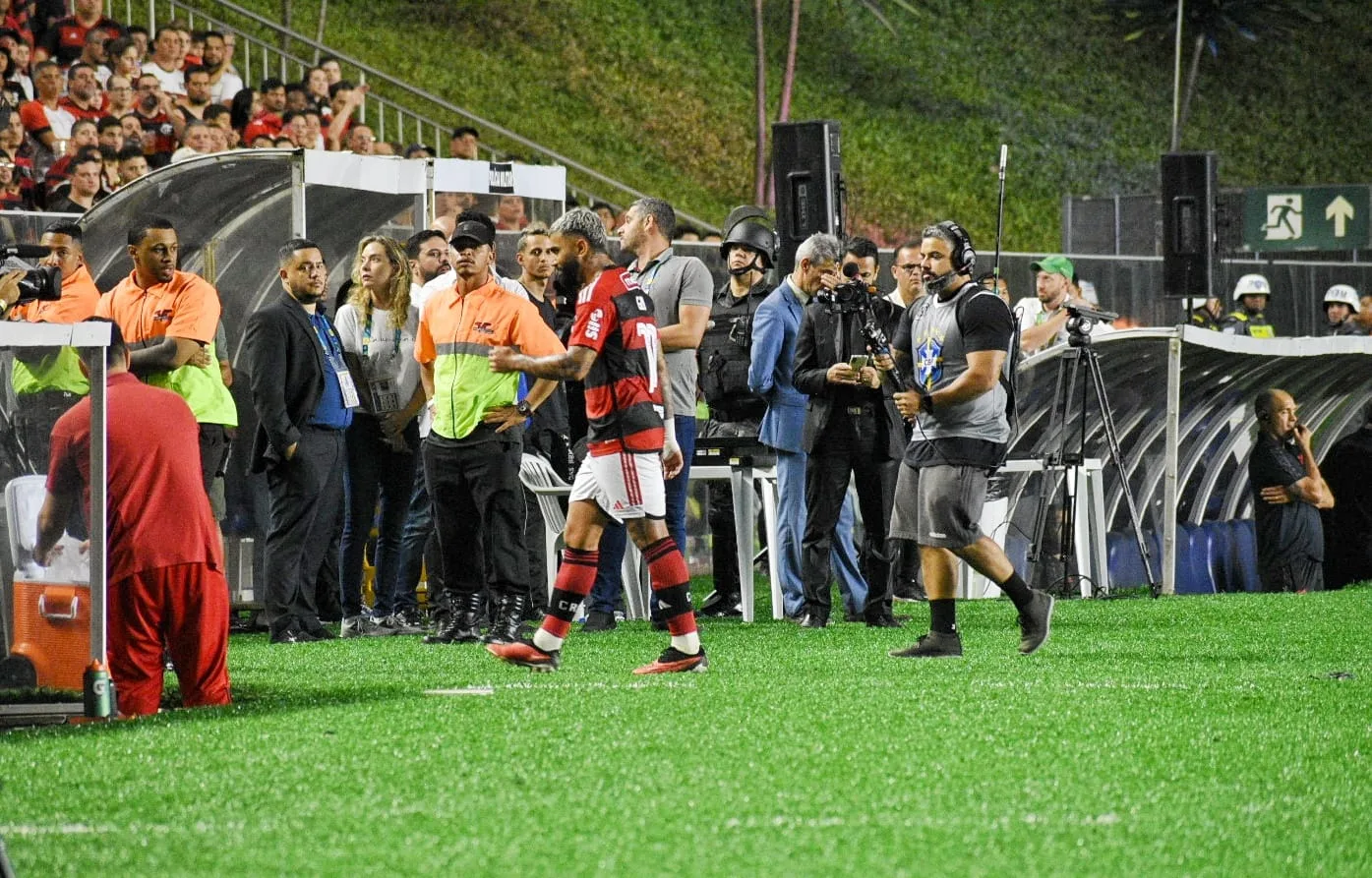 Noite trágica para o Flamengo no estádio Kleber Andrade