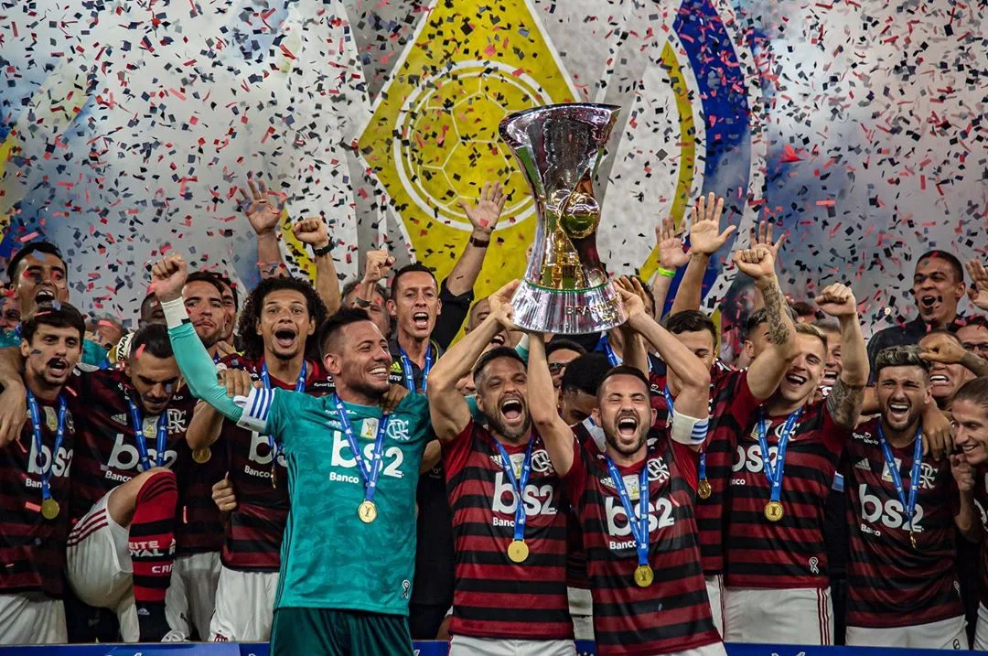 Em noite de festa no Maracanã, Flamengo vence o Ceará com show de Bruno Henrique