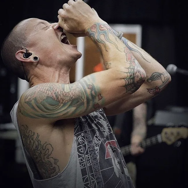 Se estivesse vivo, Chester Bennington, do Linkin Park, completaria 47 anos nesta segunda