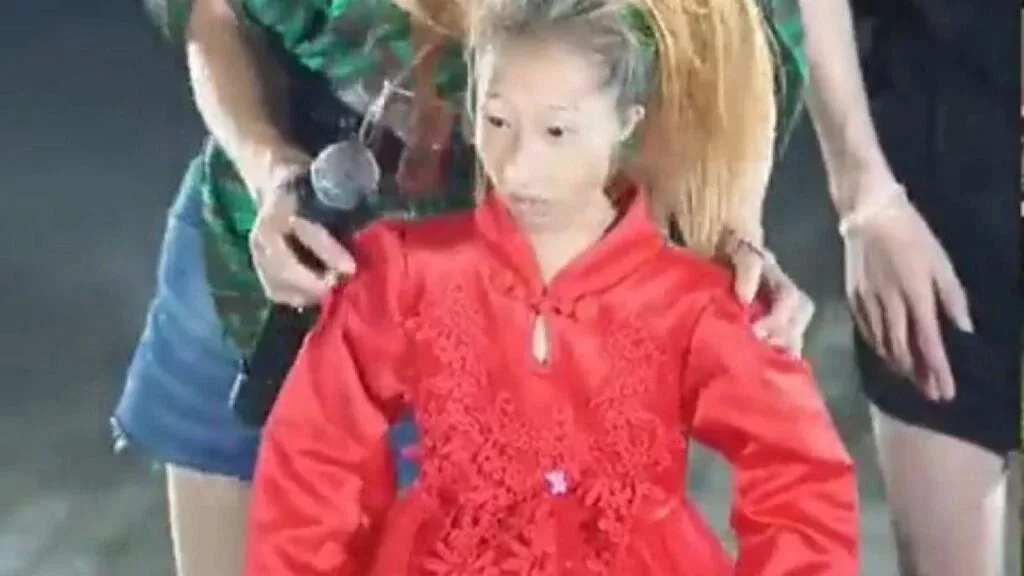 Vídeo: quem é Dobby Chinese? Menina chuta mulher e viraliza brava