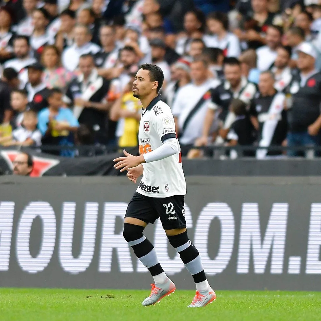 Jogadores do Vasco sai em defesa de Yago Pikachu após a perda de 2º pênalti seguido